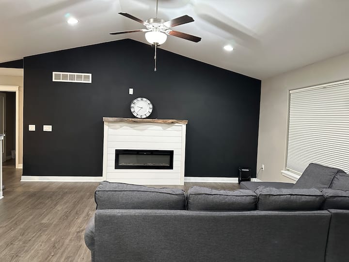 Private Room In Spacious Home - Iowa City, IA