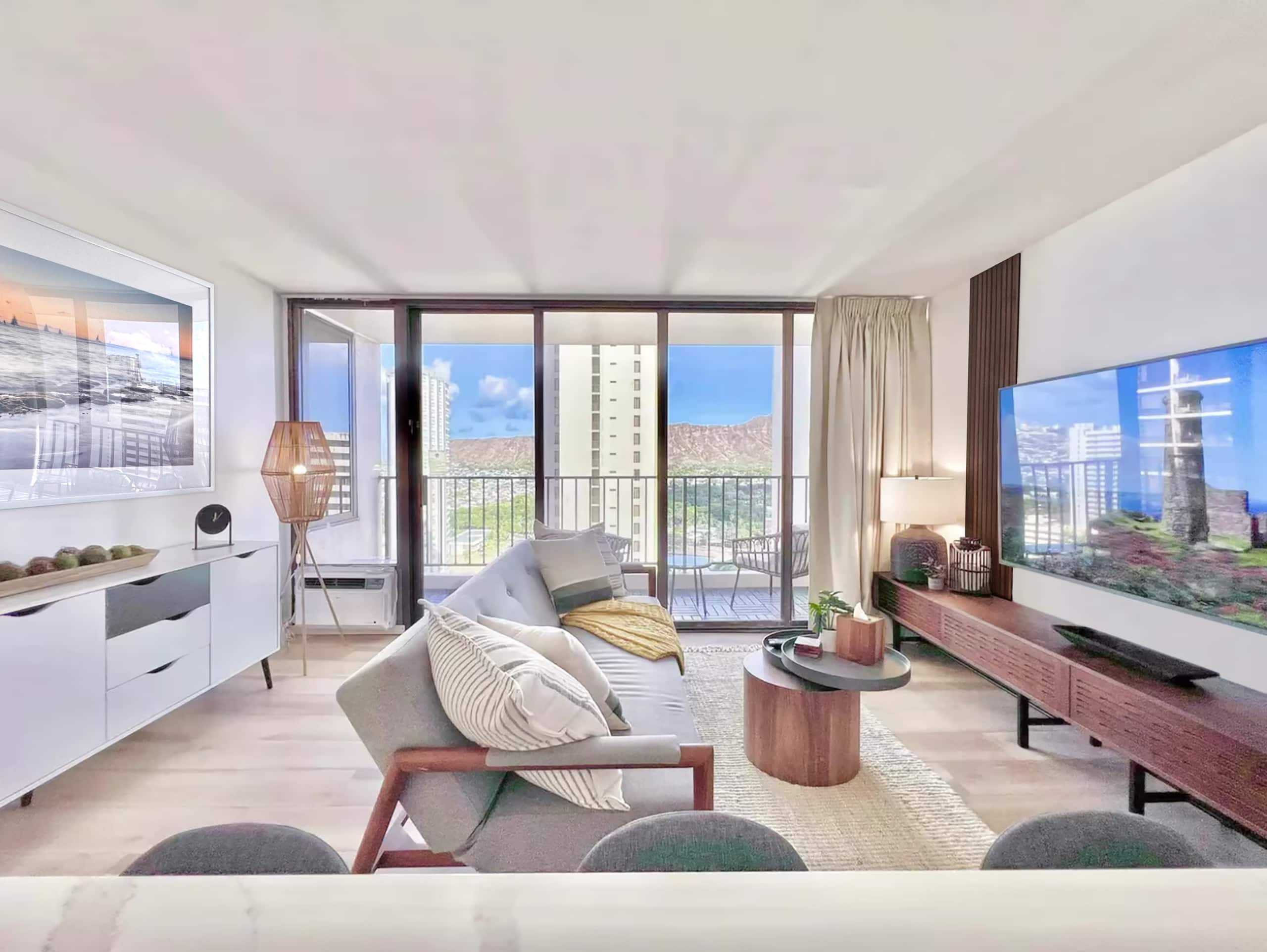 NEW Waikiki Banyan Ocean and Diamond Head View - Image 7