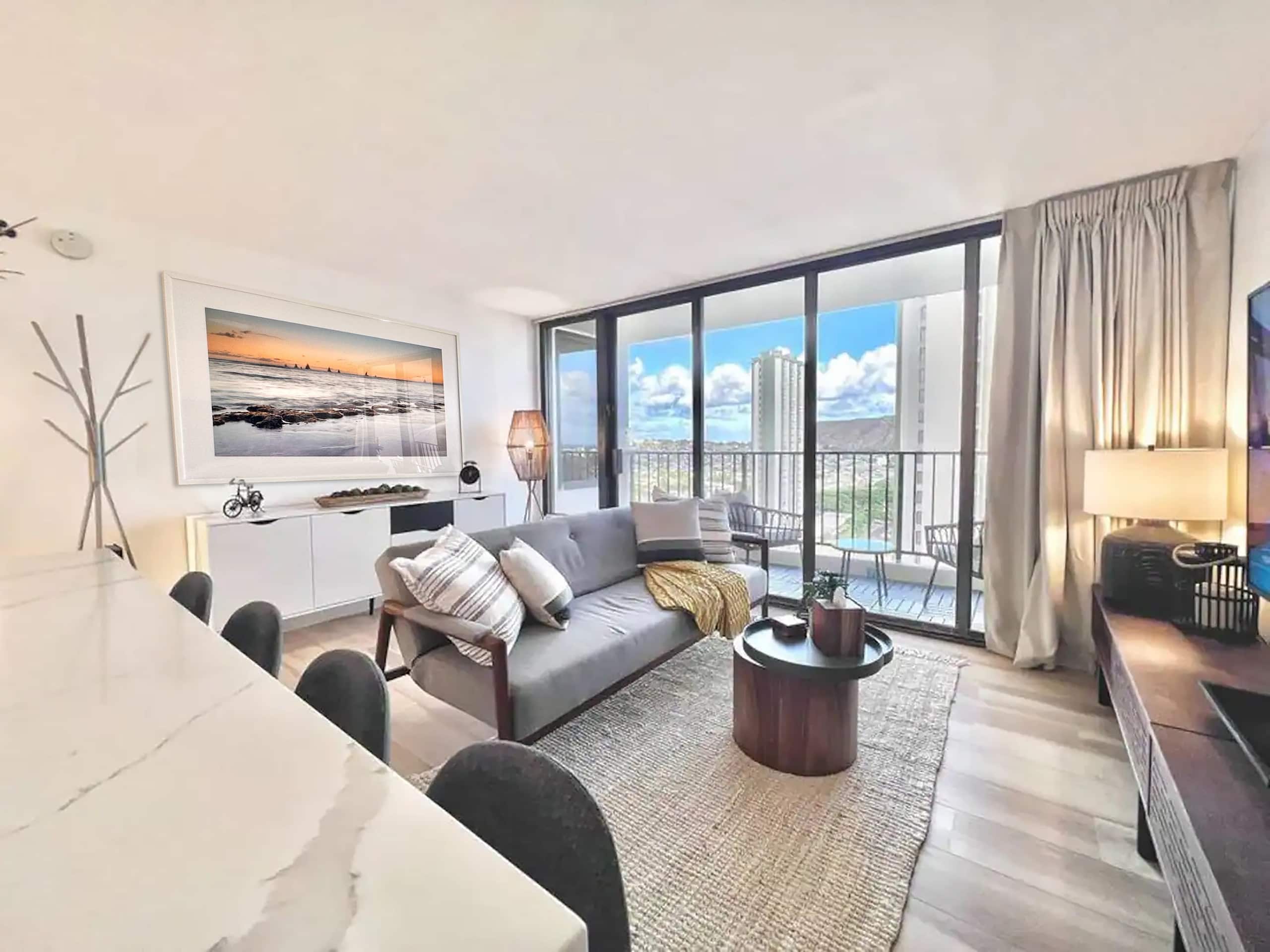 NEW Waikiki Banyan Ocean and Diamond Head View - Image 12
