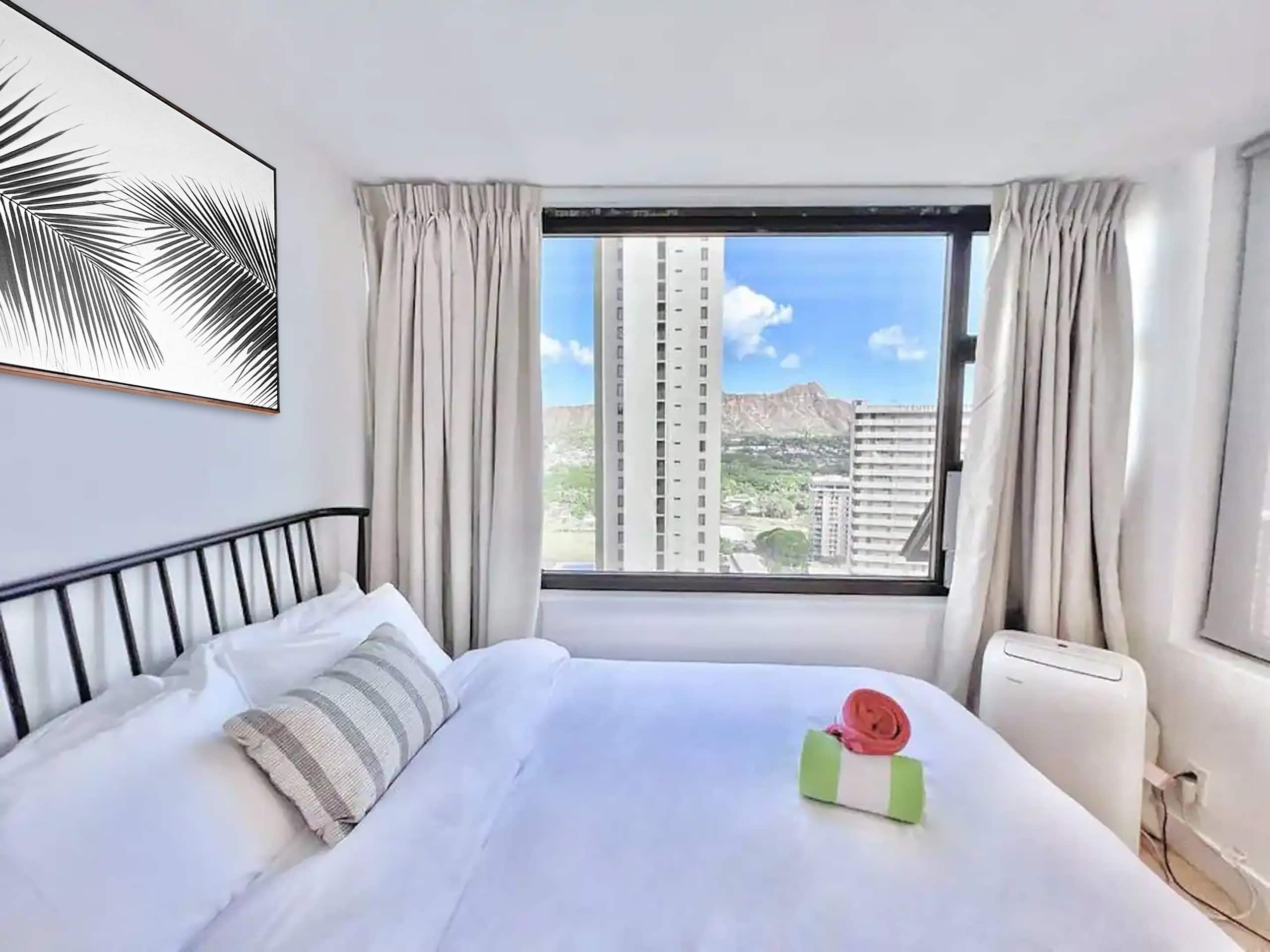 NEW Waikiki Banyan Ocean and Diamond Head View - Image 9