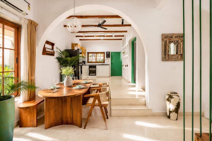 Dining area image 1