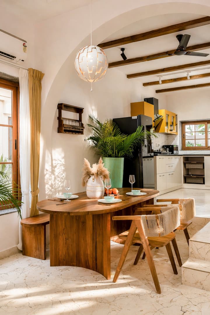 Dining area image 2