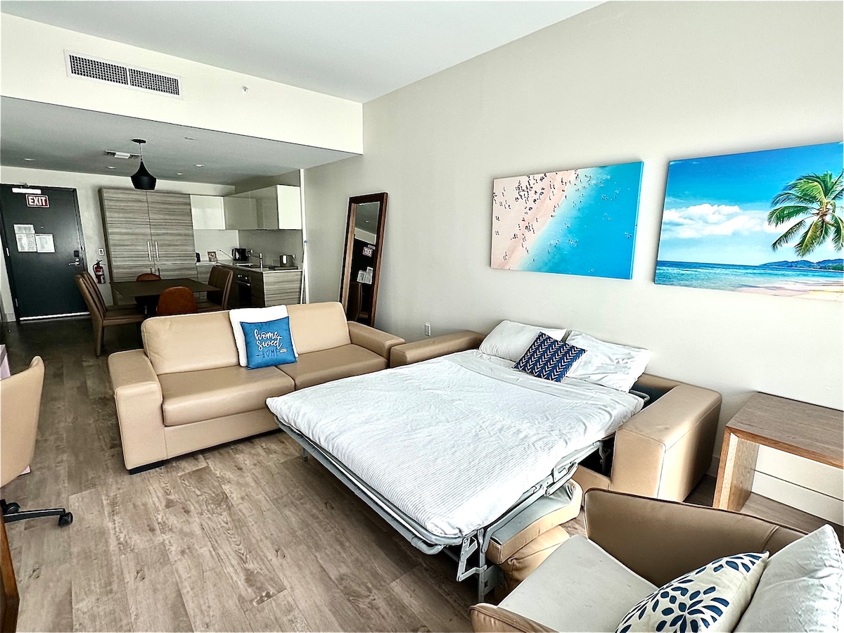 Top Airbnb: Luxury 2 Bedroom Condo just steps to the Beach in Hollywood