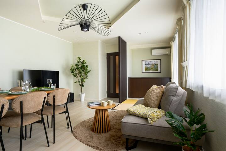 Luxury Asakusa Penthouse: Stunning Views | 109 sqm gallery image 3