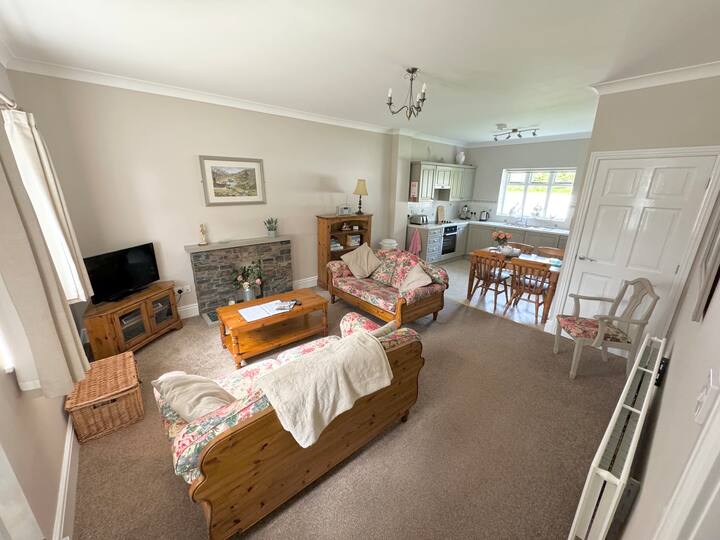 Countryside Retreat - Fabulous Hot Tub Spa - Isle of Man