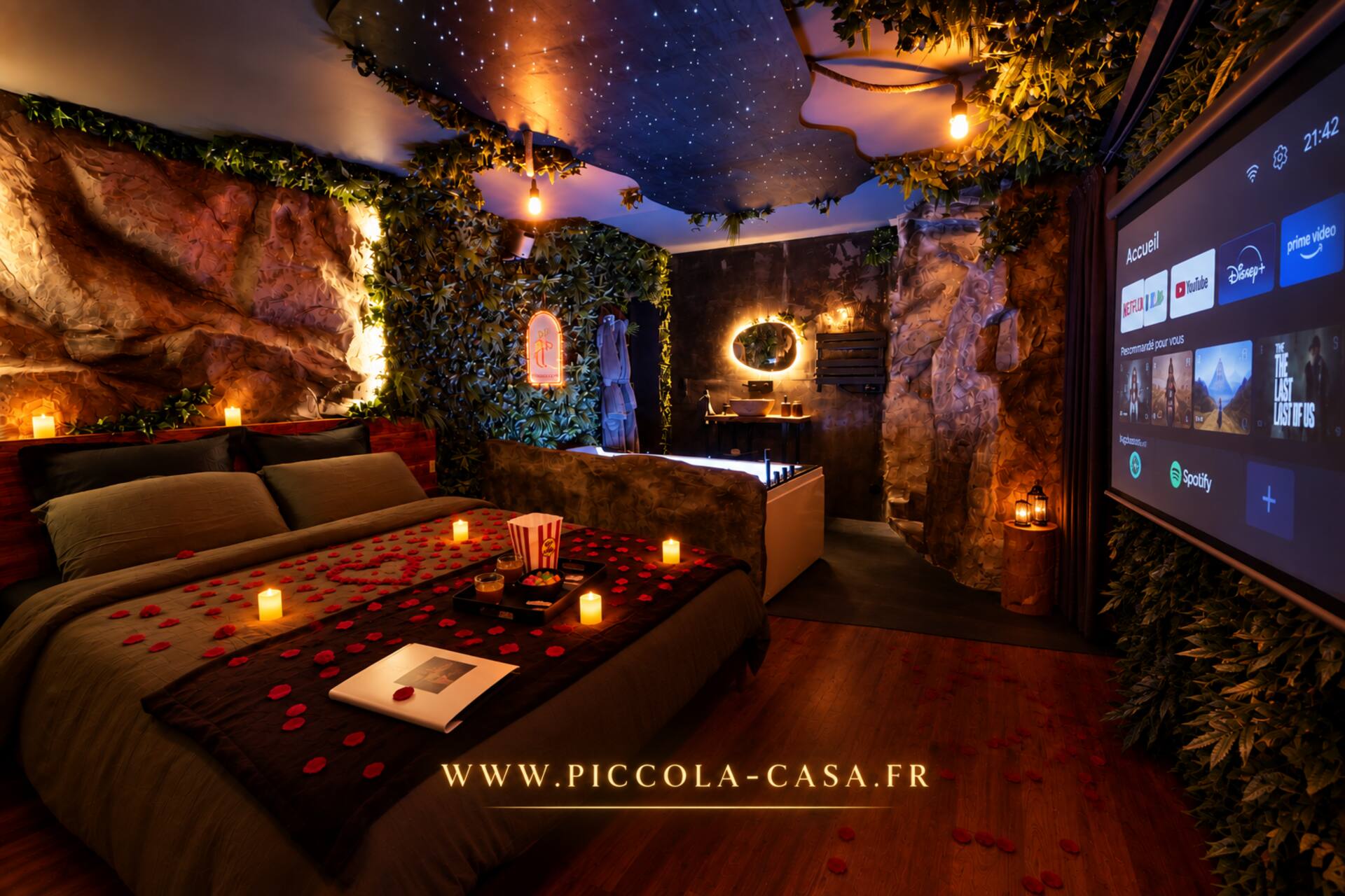 Loveroom Forest with hot tub and private cinema