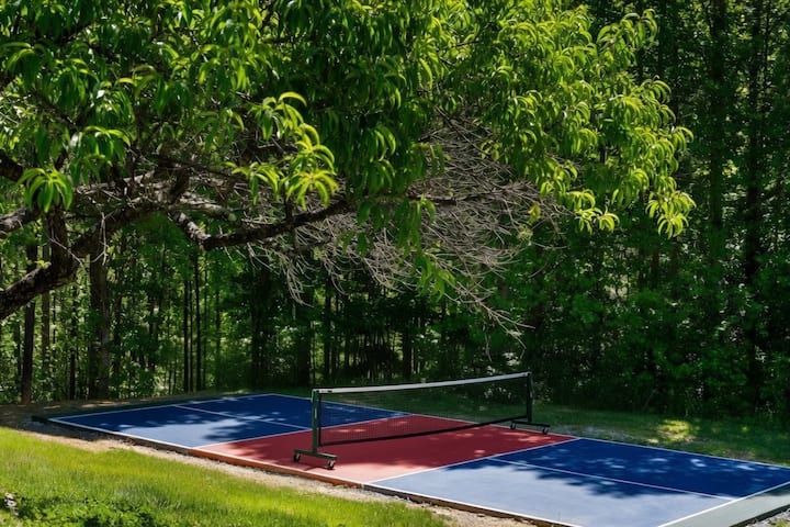 Wilderness Lodge! Pickleball Court, Pool, Hot Tub!
