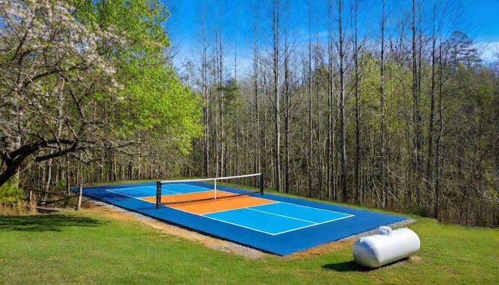 Wilderness Lodge! Pickleball Court, Pool, Hot Tub!
