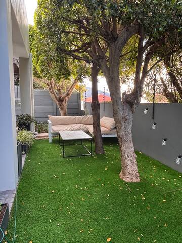 Pet Friendly Entertainer’s Hideaway gallery image 3