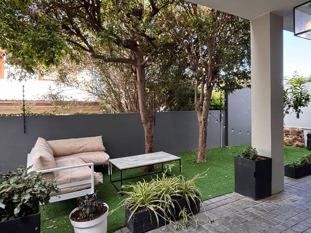 Pet Friendly Entertainer’s Hideaway gallery image 2