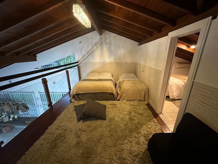 มีชั้นลอยพร้อมเตียง