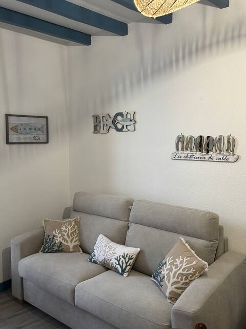 Popular Airbnb listing: Apartment, side sea view in Mers Les Bains
