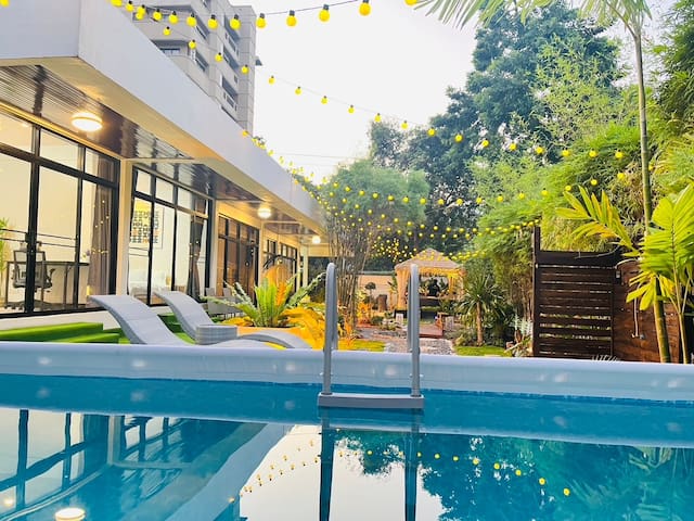 市中心别墅，拥有私家花园 、靠近rca拥有四间卧室