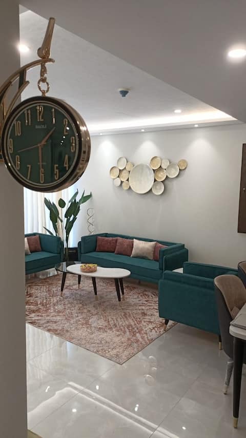 Glanz Homz : Pearl 2BR Apartment