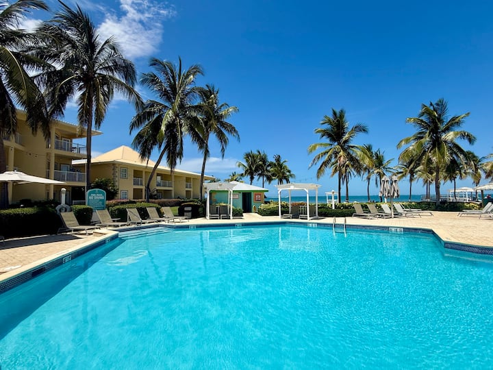 Relax And Unwind! Outdoor Pool, Free Breakfast! - Cayman Islands