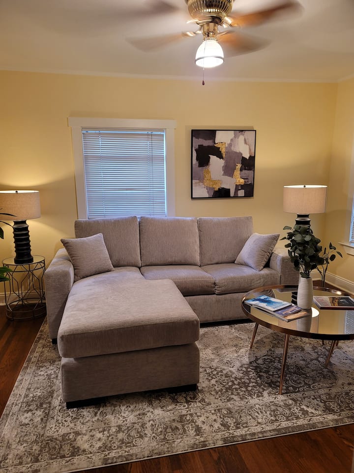 Sweet Santa Clara Bungalow - San Jose, CA