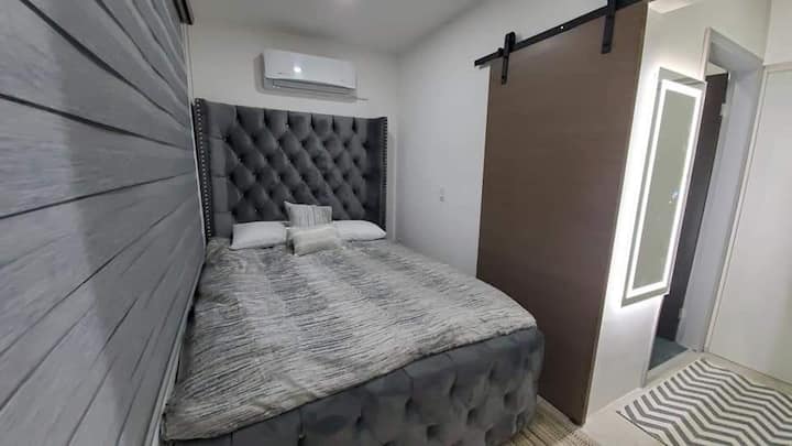 Room with Queen bed on the 1st floor.