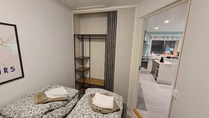 Спална соба со двоен кревет 150 см