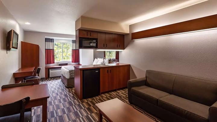 Relaxing Suite Right Off I-79 And Hwy 19 - Morgantown, WV
