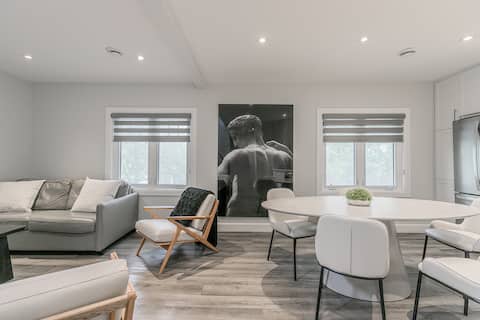 Successful Airbnb property: Modern 2-Story Glebe Retreat w/ Deck in Ottawa