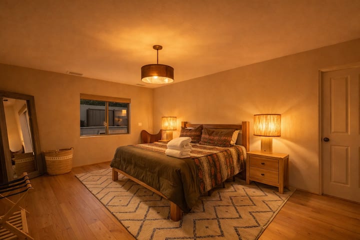 After a day exploring the red rocks, sink into a spacious king bed and unwind. With 2 kings, 1 queen, and 2 single floor mattresses, the home comfortably accommodates groups who want room to relax, recharge and plan tomorrow’s adventure.