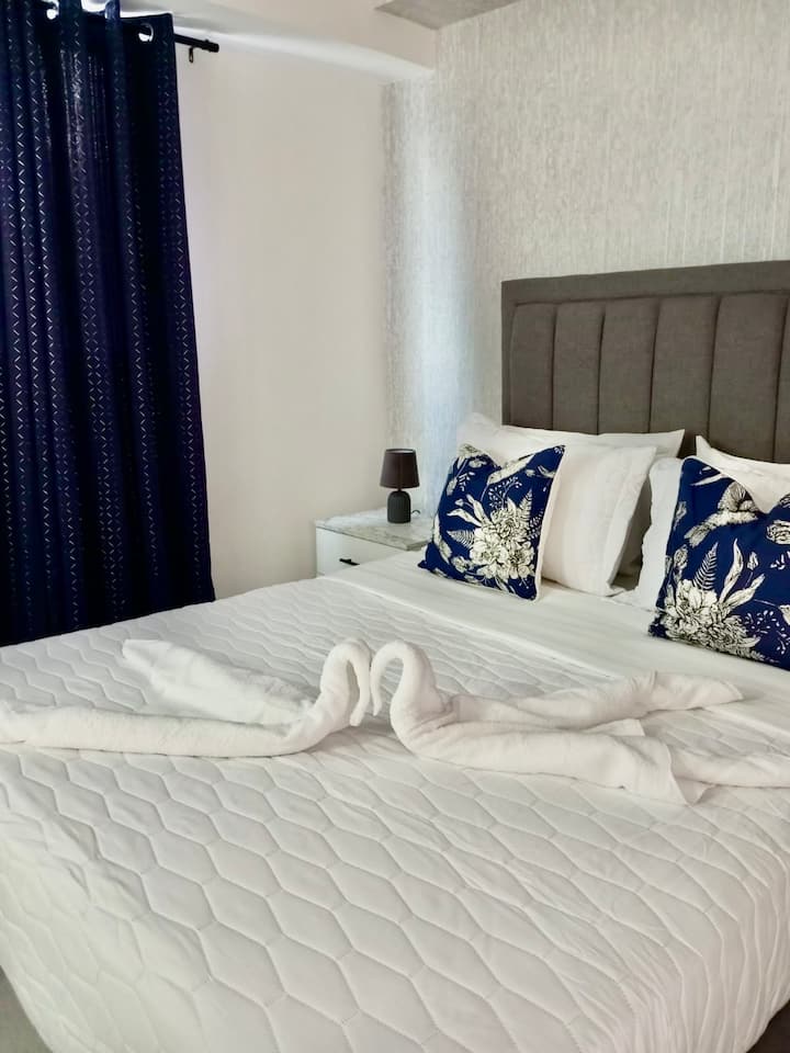 Onze belangrijkste nis is een toevluchtsoord voor comfort en ontspanning. Met zijn comfortabele bed en gezellige inrichting voelt u zich als een luxe hotel. Kom en rust in een rustige en serene omgeving!