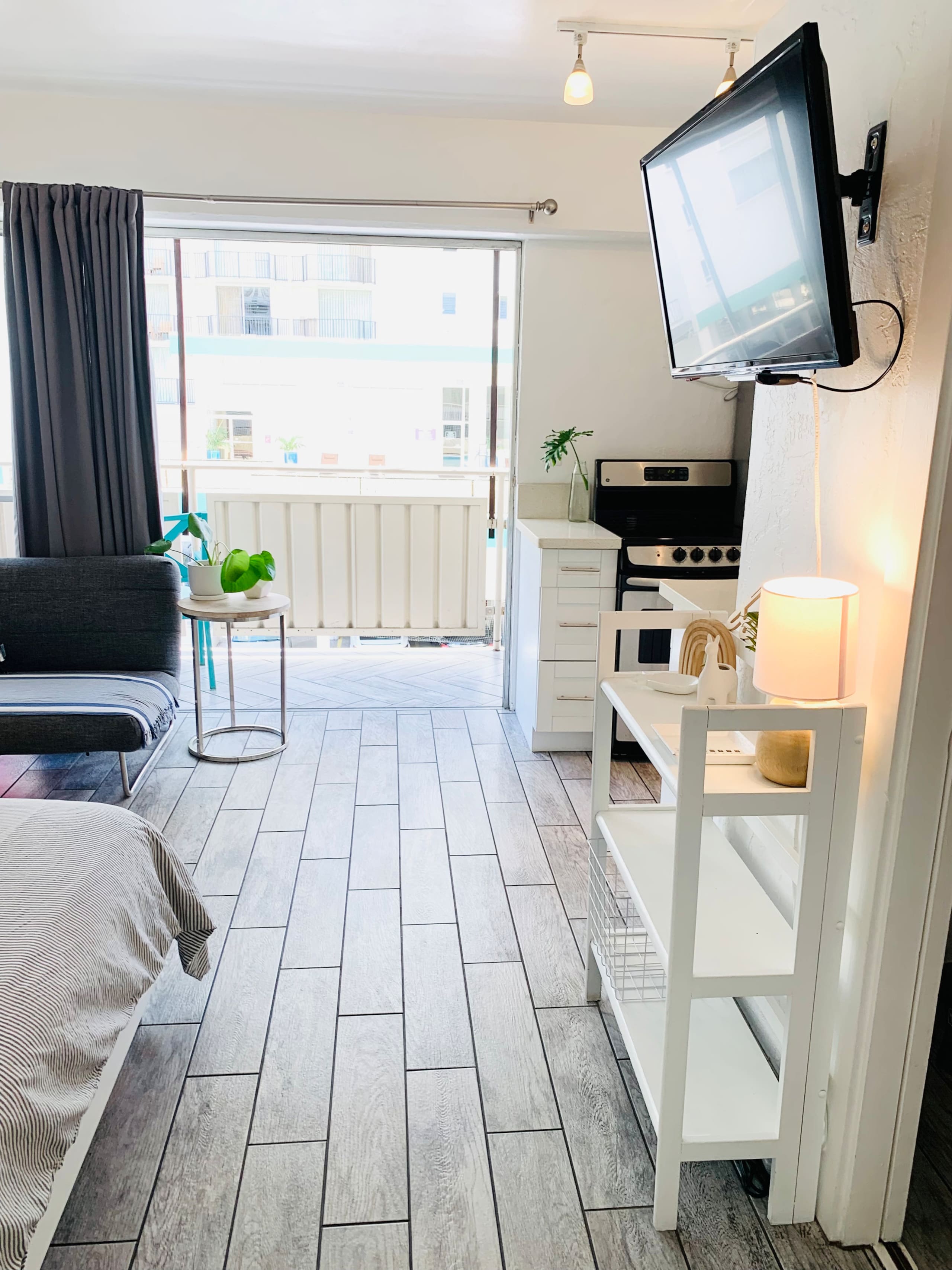 Condo in Honolulu · ★4.94 · Studio · 1 bed · 1 bath - Image 4