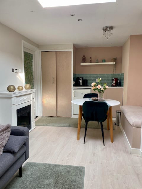 Cozy and private apartment close to the city