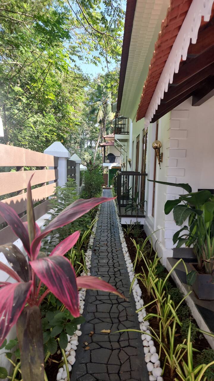 Exterior image 4