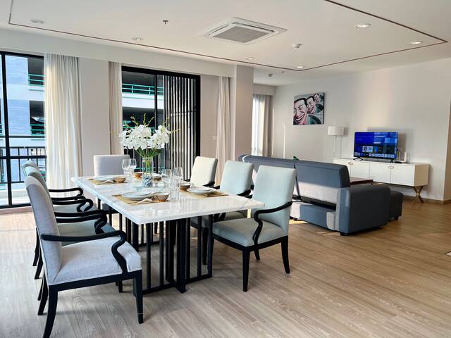 402: Modern Thai-Style 4Beds 4Baths, Pool&Gym View gallery image 2