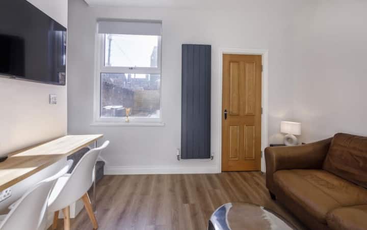 4 Bedroom House, Close To Walmgate Bar, Sleeps 7 - York