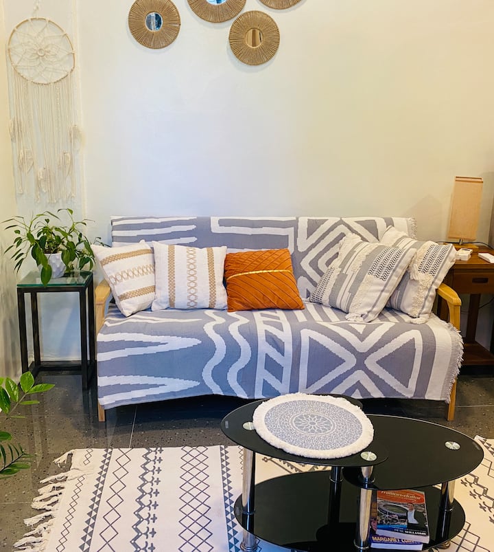 Home With Bathtub, Free Netflix & Parking - Davao City