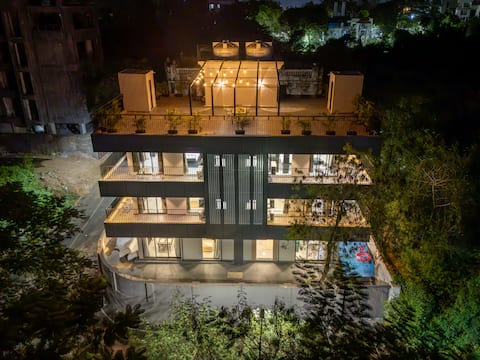 4BR Pool + Theatre Valley-Villa!