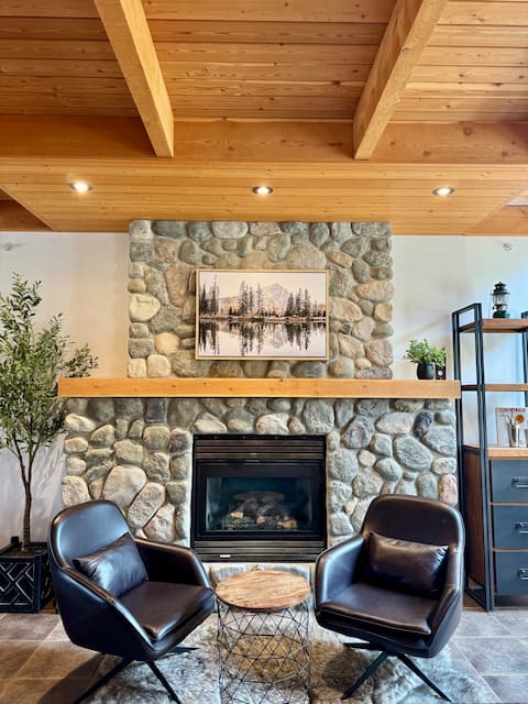 Hidden Gold Hideaway - Apex Mtn