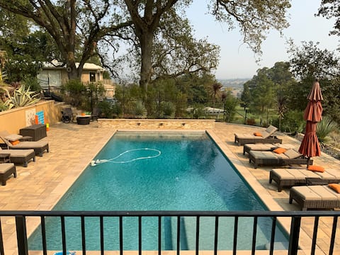 Country Club Living on Golf Course & amazing views