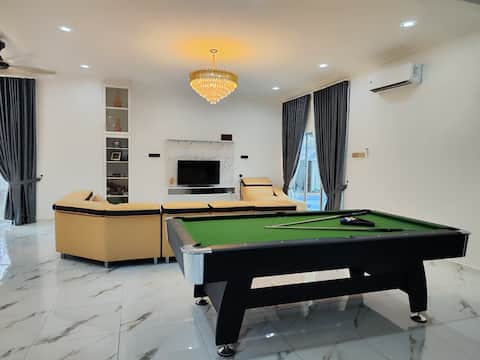 6 BR Villa w Private Swimming Pool Near Klang City