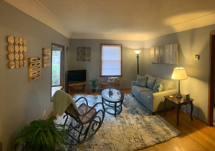 Charming Crystal Stay - Brooklyn Park, MN