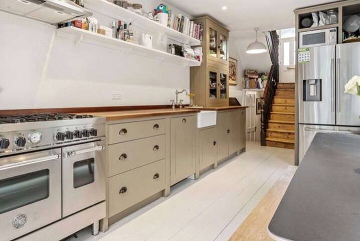 * 4-bed Family Home in Stoke Newington * gallery image 2