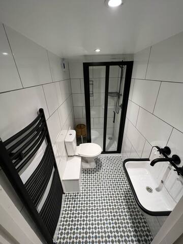 * 4-bed Family Home in Stoke Newington * gallery image 5