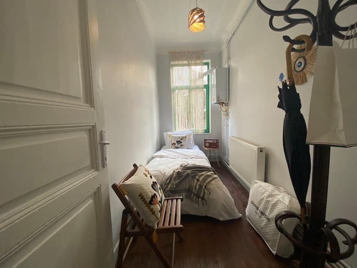 Ikea-ს საწოლი და საწოლი 
Ikea-ს კარადა
Პიერ კარდინის თეთრეული 
Პიერ კარდინის ქილიკი
Მადამის კოკოს ბალიში
დღის სინათლის 12 საათი
Ბუნებრივი აირის გათბობა
Მშვიდი მშვიდი 
Შენობის წინა მხარე მთლიანად ღიაა
Ბუნება და ბოჰემური სტილი 
Სრულიად ახალი 2024 წლის დეკემბერი 
Იყავით პირველი, ვინც სტუმრობს 