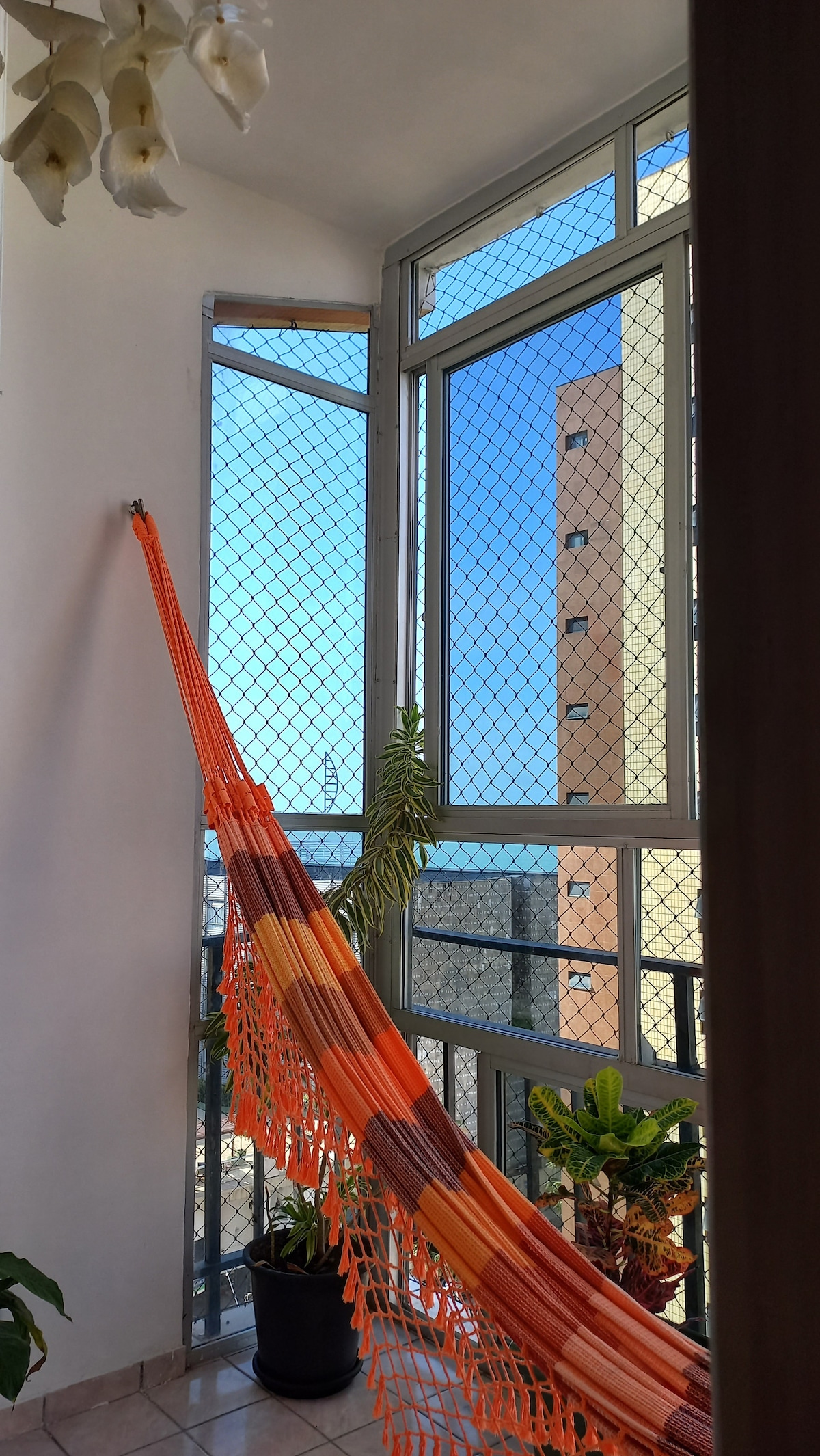 Foto do anúncio de Só Quarto com ar comvista p/o mar no Ap que moro em Beira Mar, Fortaleza