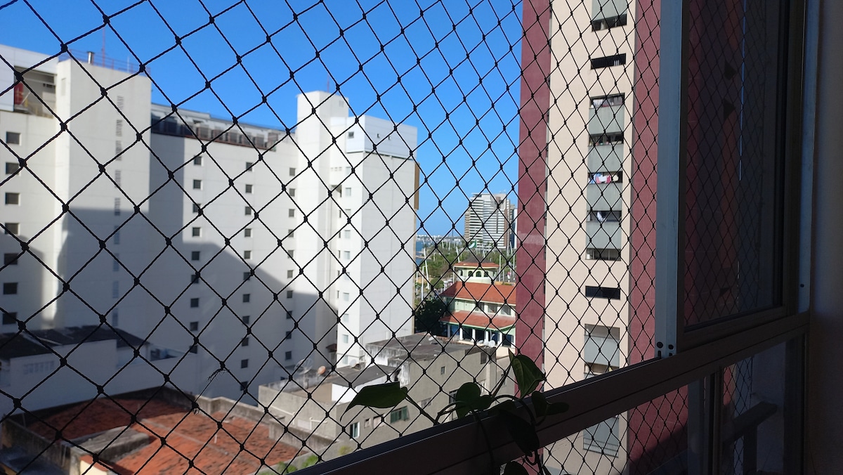 Foto do anúncio de Só Quarto com ar comvista p/o mar no Ap que moro em Beira Mar, Fortaleza