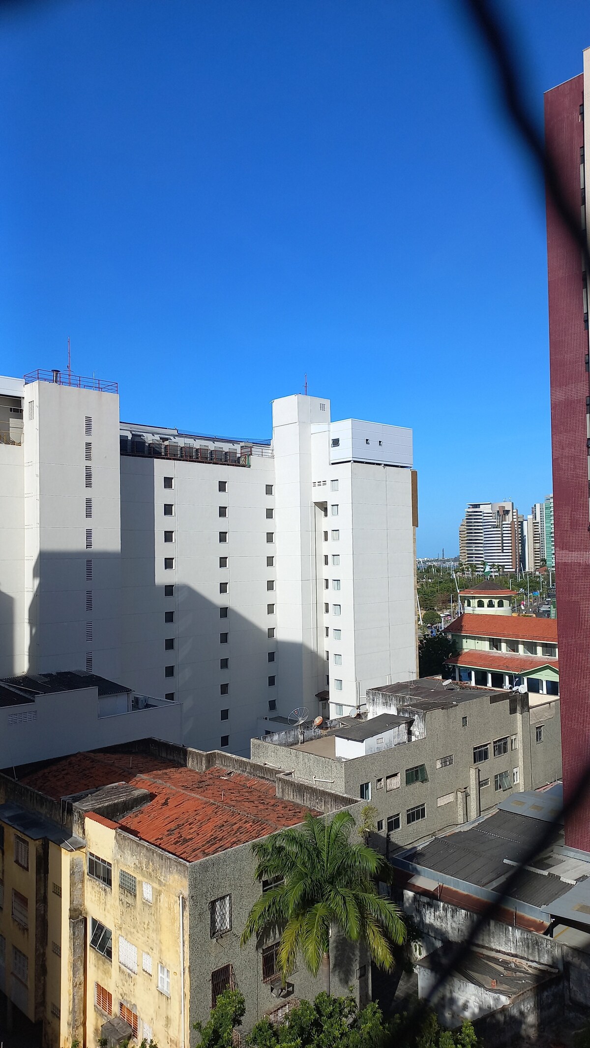 Foto do anúncio de Só Quarto com ar comvista p/o mar no Ap que moro em Beira Mar, Fortaleza