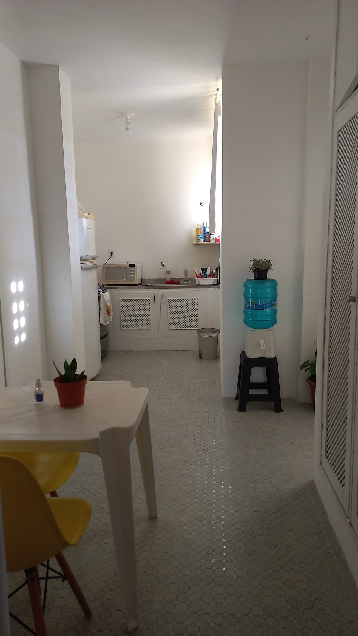 Foto do anúncio de Só Quarto com ar comvista p/o mar no Ap que moro em Beira Mar, Fortaleza