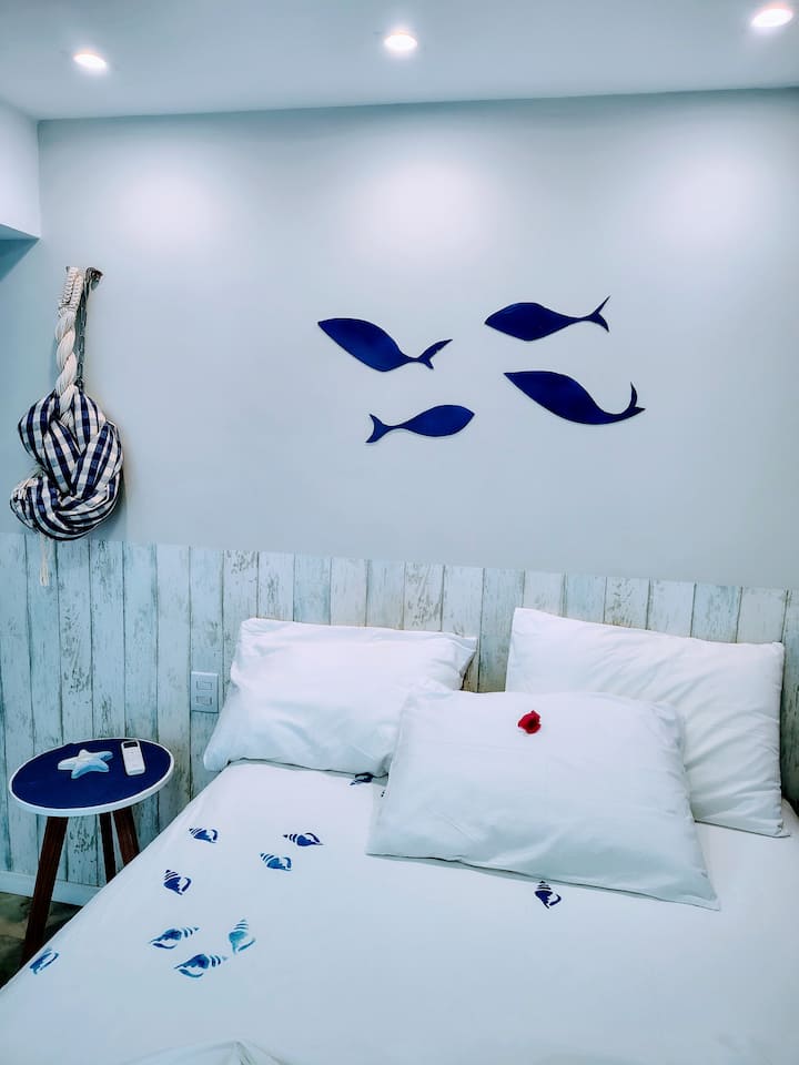 network option with hooks in the bedroom, on the balcony and in the living room/kitchen.