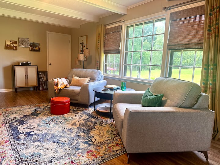 Hot Tub • Fishing Pond • Family Retreat - Jackson, TN