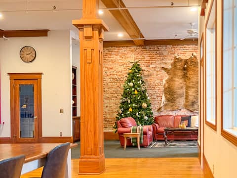 Main St Holiday Getaway | The New York Store Suite