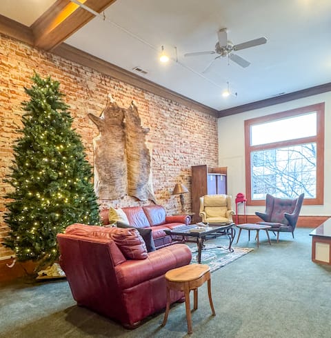 Main St Holiday Getaway | The New York Store Suite