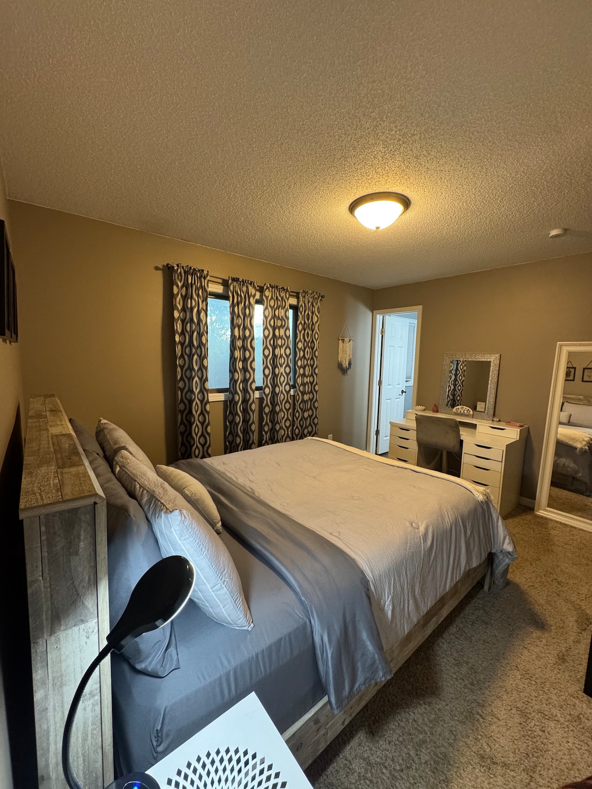 Cozy Hideaway On Main Street Animal Friendly - Houses for Rent in