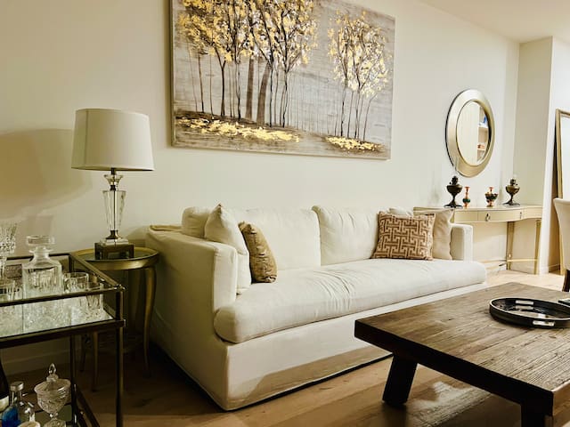 Modern 2-Bed Apartment in a Prime Central Location